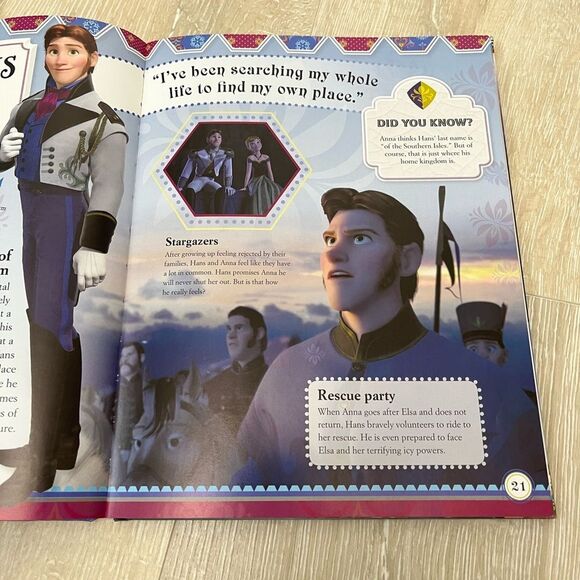 Disney Frozen The Essential Guide Book - Picture 2 of 4